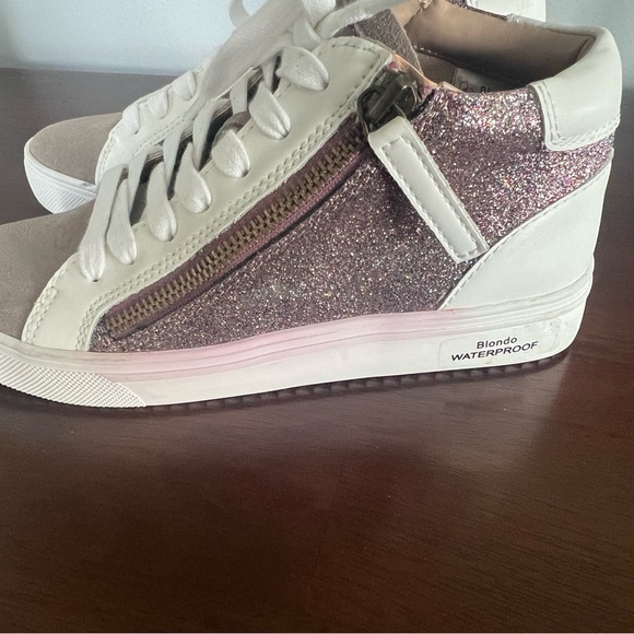 Blondo Women's Waterproof Genesis Sneaker size 6.5 - Picture 7 of 9